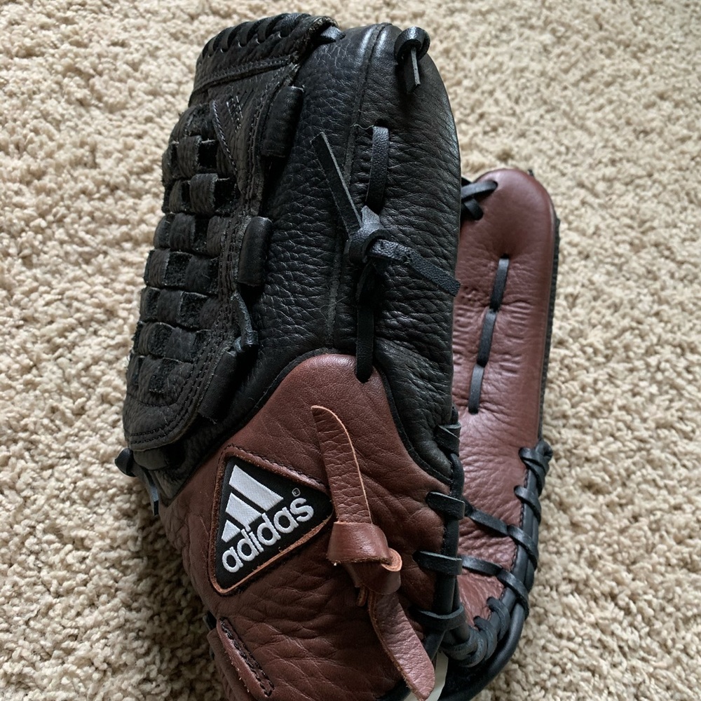 Men’s adidas baseball/softball mitt